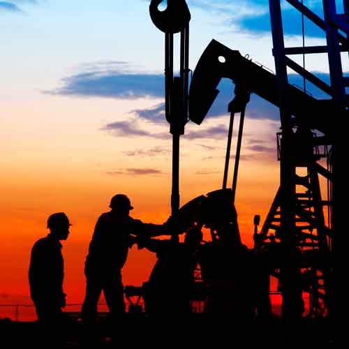 Oil-field,-the-oil-workers-are-working